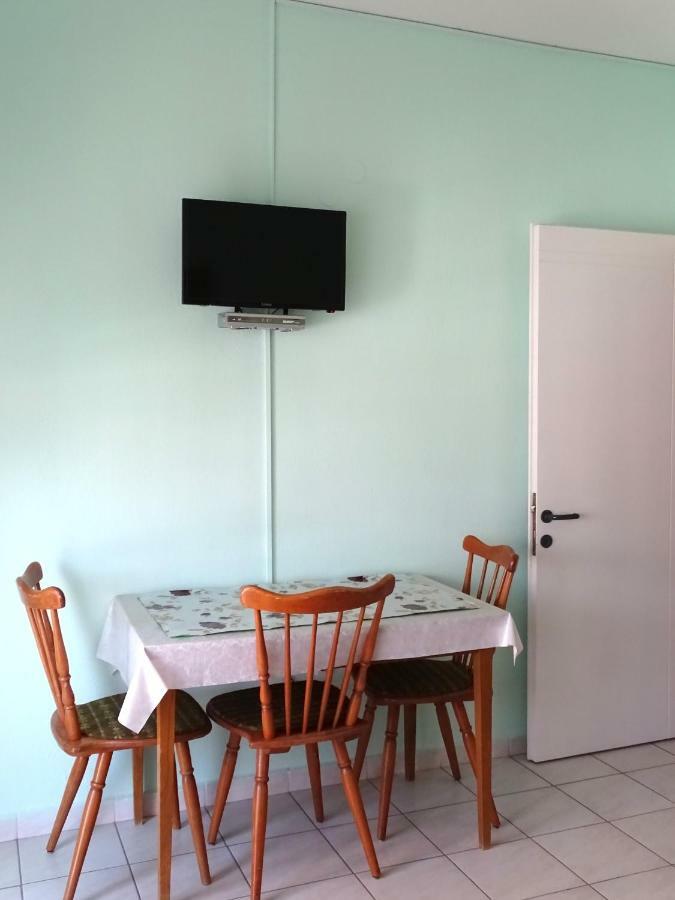 Socrates Apartments Olympiakí Aktí Buitenkant foto